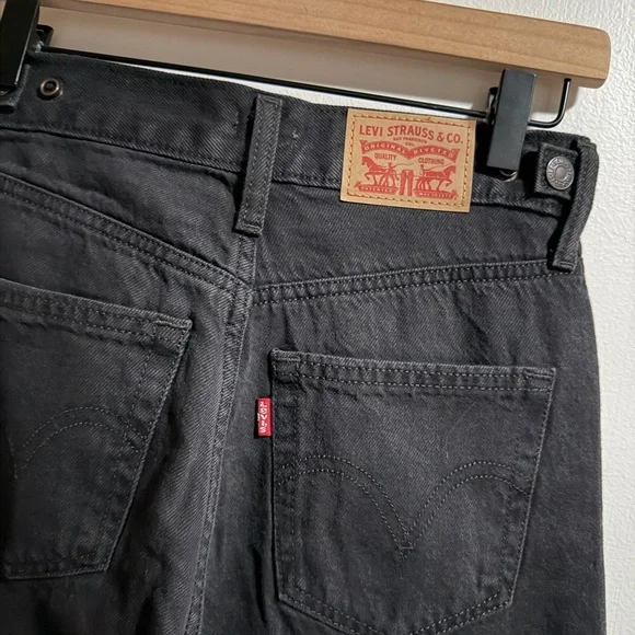 Levi’s Women's Black Cinch Baggy Jeans - Picture 4 of 4